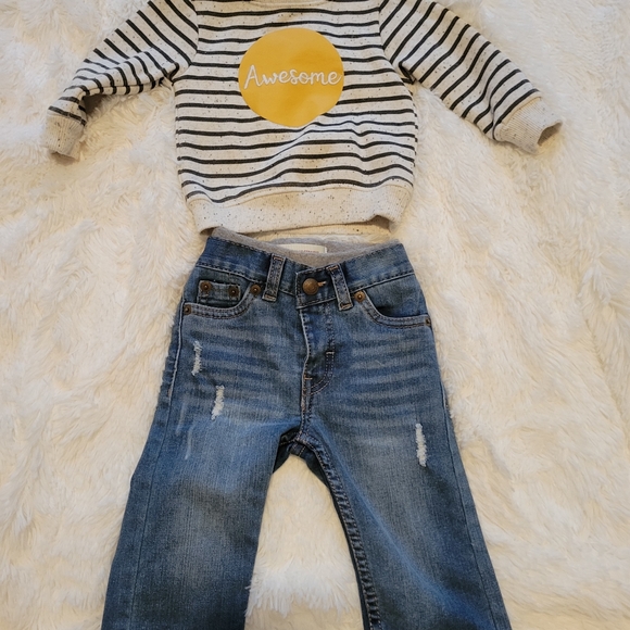 BUNDLE!!! Awesome Crewneck with Levi Jeans - Picture 4 of 5